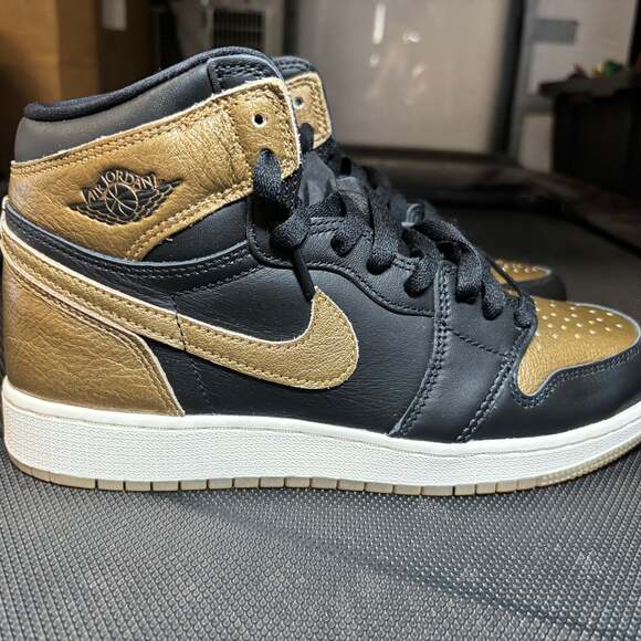 Air Jordan 1 Retro High OG Black Metallic Gold 7 Youth
